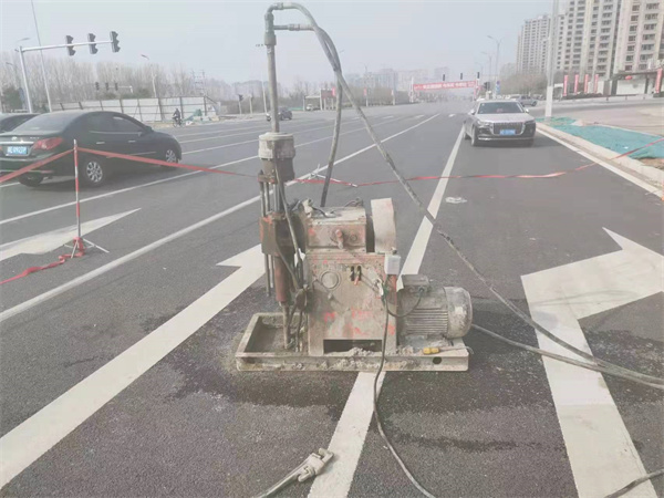 菏泽公路路面下沉沉降开裂注浆加固施工